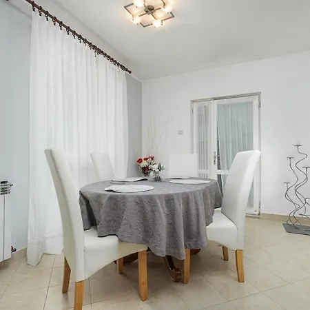 Apartmán Dea B4+1 *